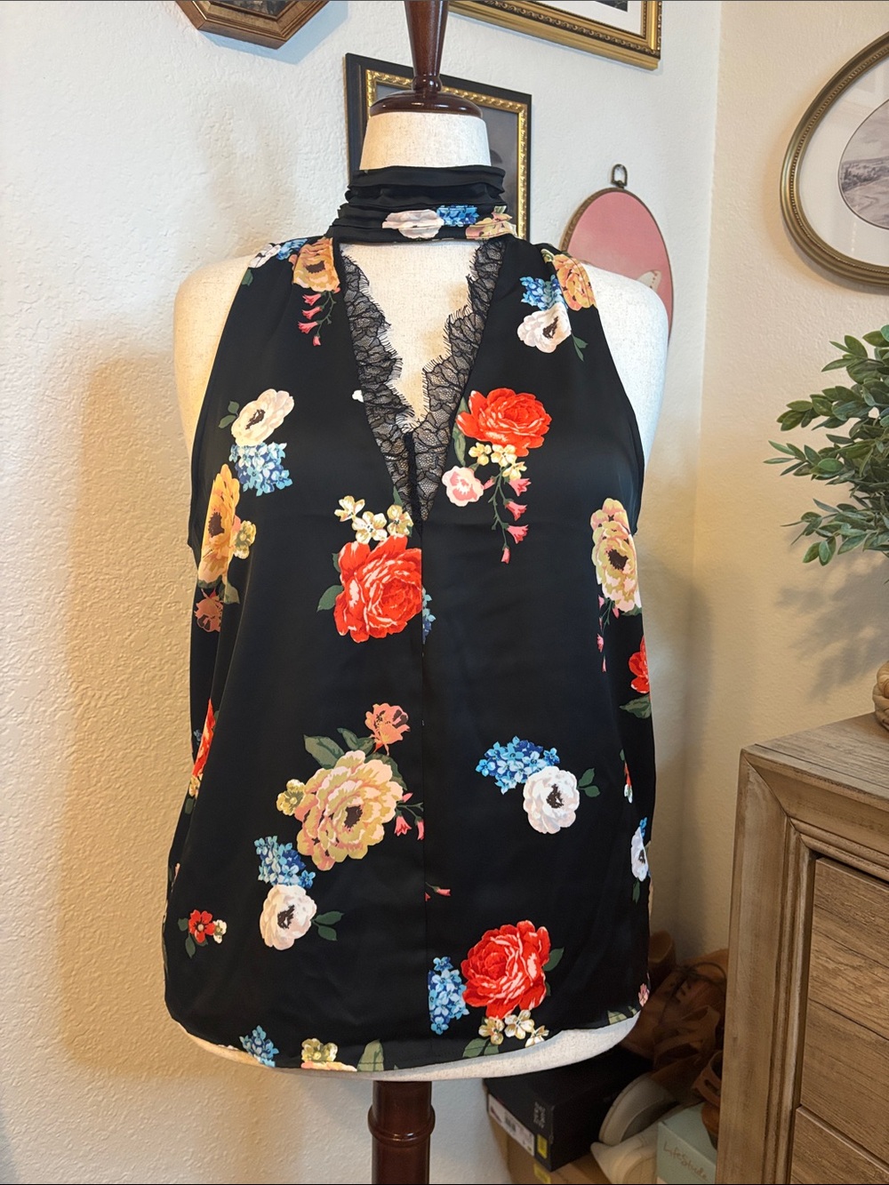 Anthropologie Black Floral Lace-Trim Sleeveless Blouse with Scarf-Size Large-NWT
